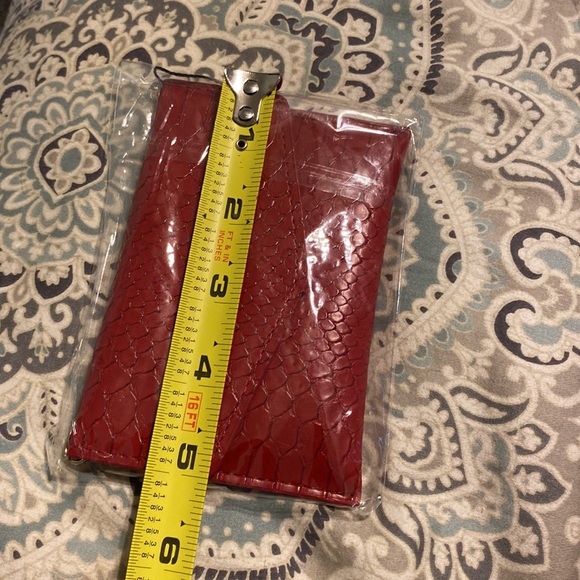 Tiny dark Red Clutch - Picture 10 of 11